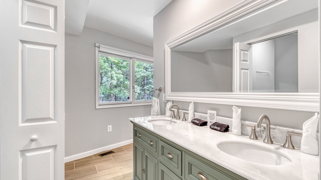 Photo of Bathroom in Haymarket