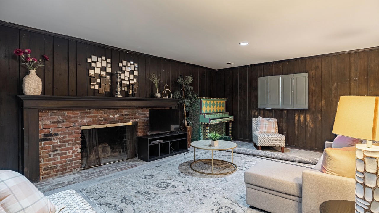 Photo of Livingroom in Bethesda