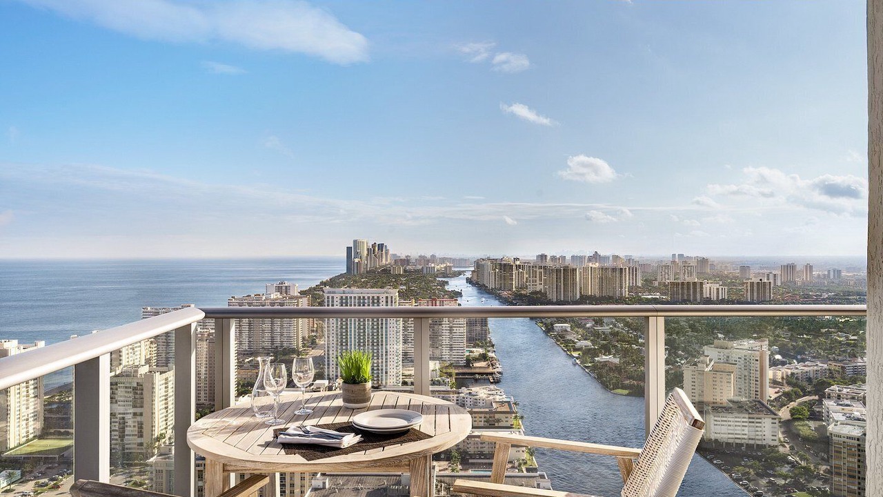 Photo of Patio Balcony in Hollywood South Central Beach