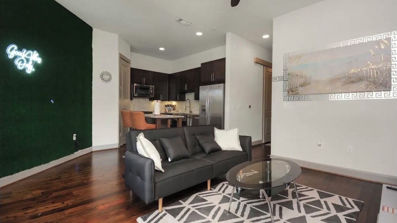 Photo of Livingroom in Tysons
