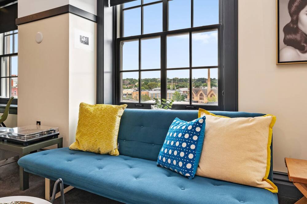Photo of Livingroom in East Liberty