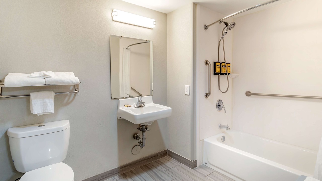 Photo of Bathroom in Ashley Oaks