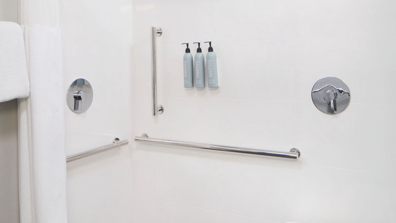 Photo of Bathroom in Lakeview