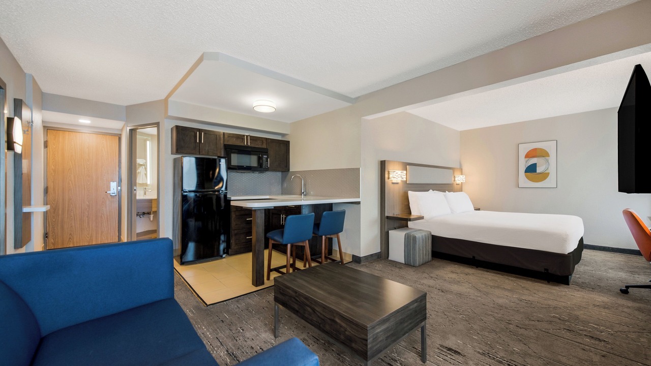 Photo of Bedroom in Coliseum Central