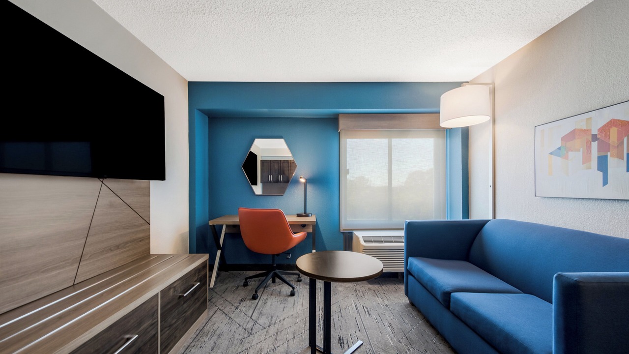 Photo of Bedroom in Coliseum Central