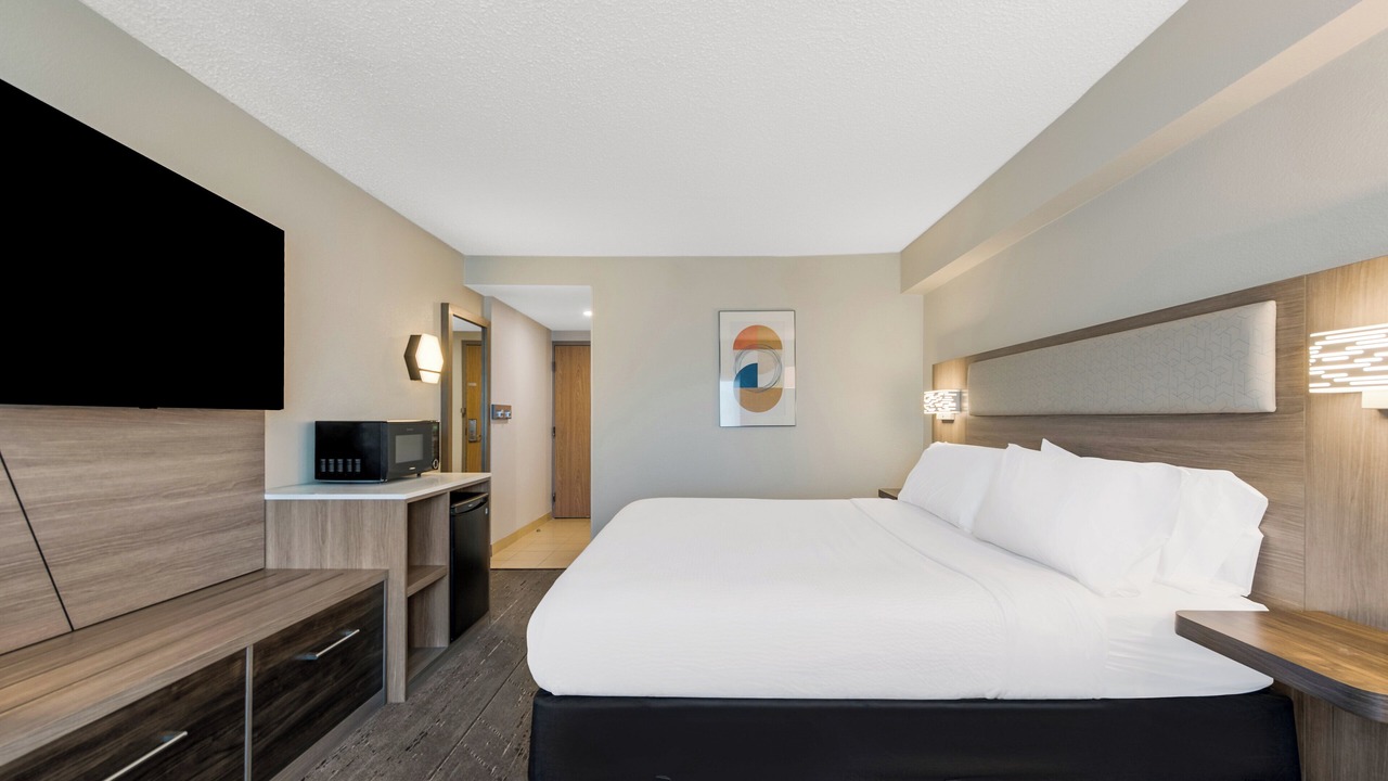 Photo of Bedroom in Coliseum Central