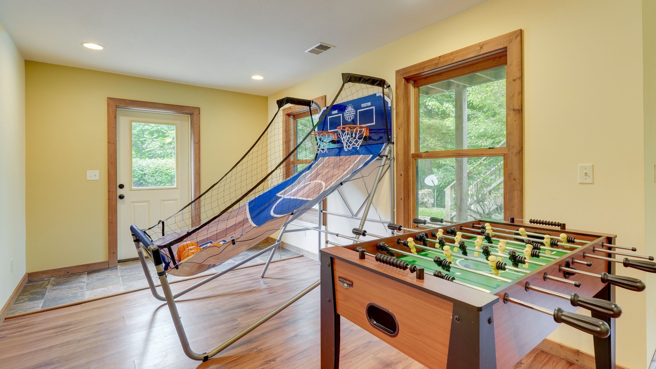 Photo of Bedroom in Roan Mountain