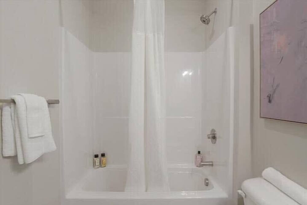 Photo of Bathroom in Lower Lawrenceville