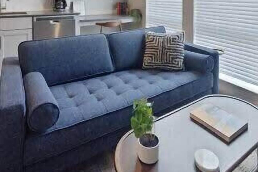 Photo of Livingroom in Lower Lawrenceville