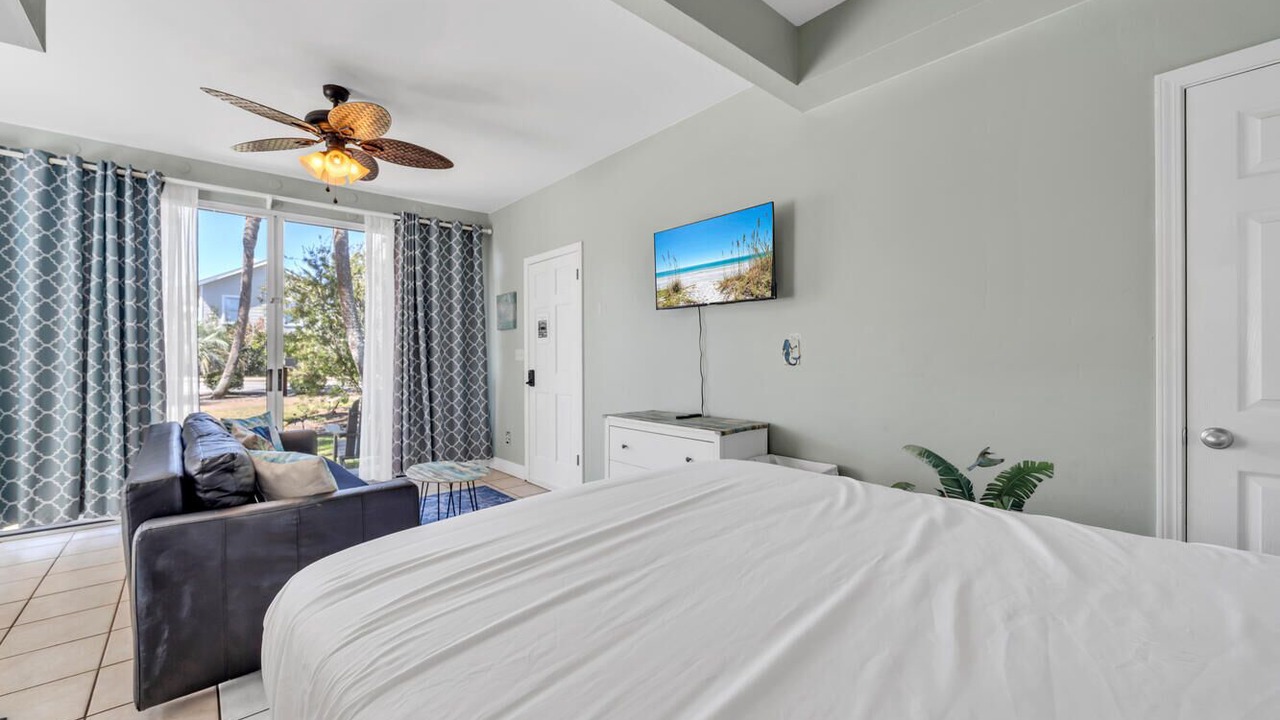 Photo of Bedroom in Crystal Beach