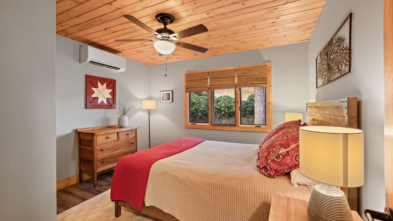 Photo of Bedroom in Seven Devils