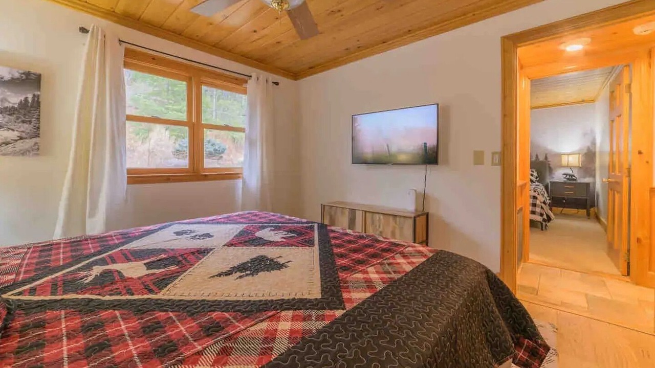 Photo of Bedroom in Pittman Center