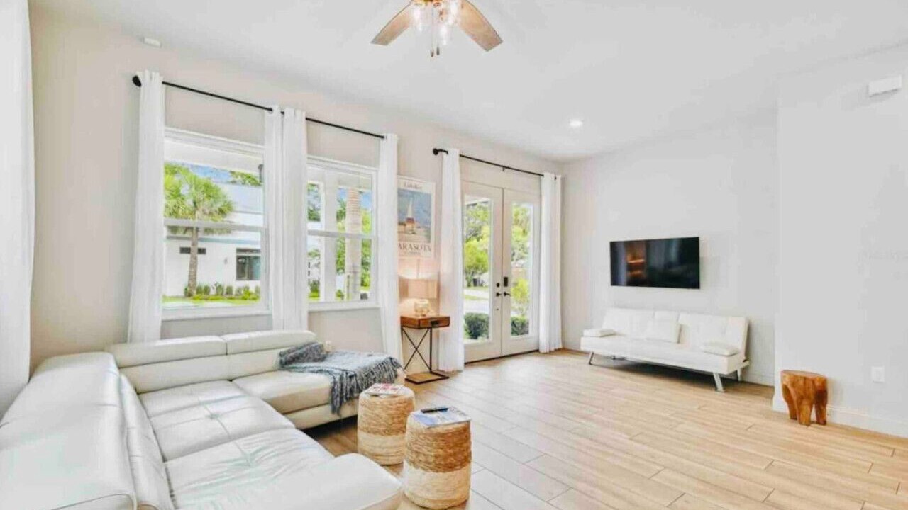 Photo of Livingroom in Gillespie Park