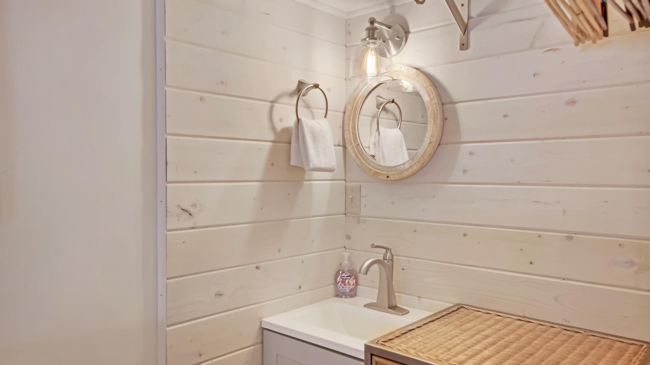 Photo of Bathroom in Truman Annex