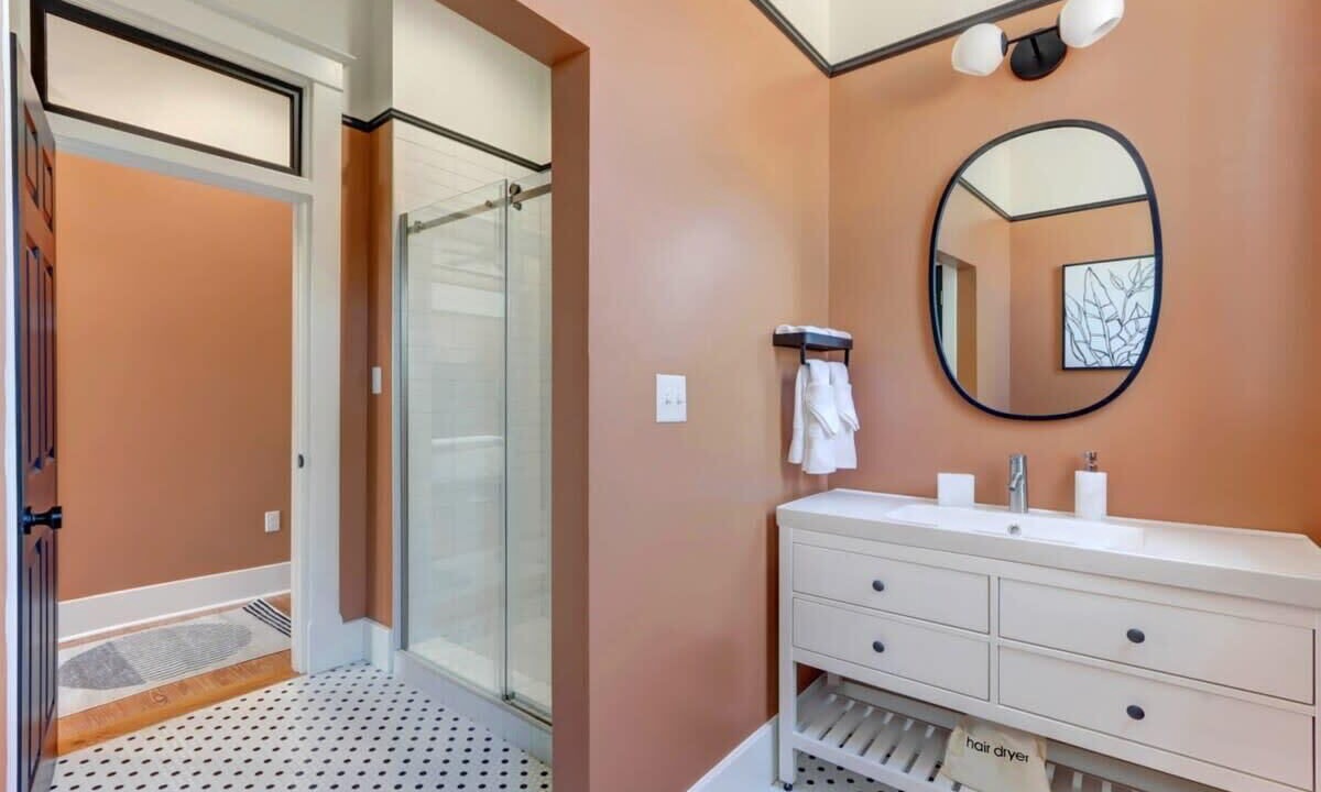 Photo of Bathroom in Old West Broad Neighborhood