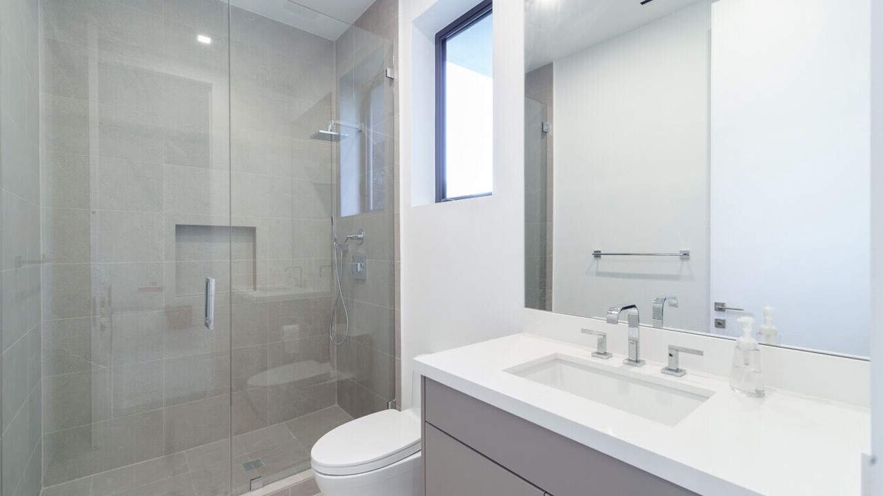 Photo of Bathroom in Bayside Historic District