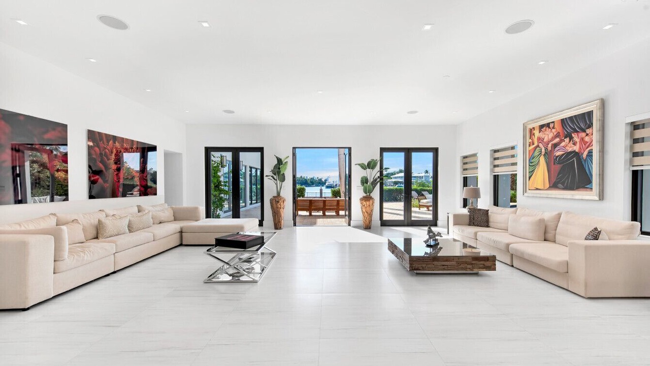 Photo of Livingroom in Bayside Historic District