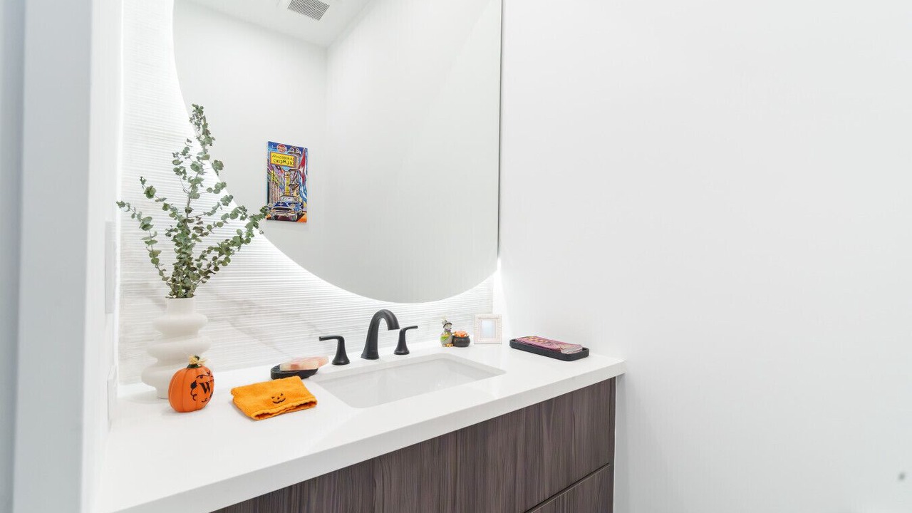Photo of Bathroom in Bayside Historic District