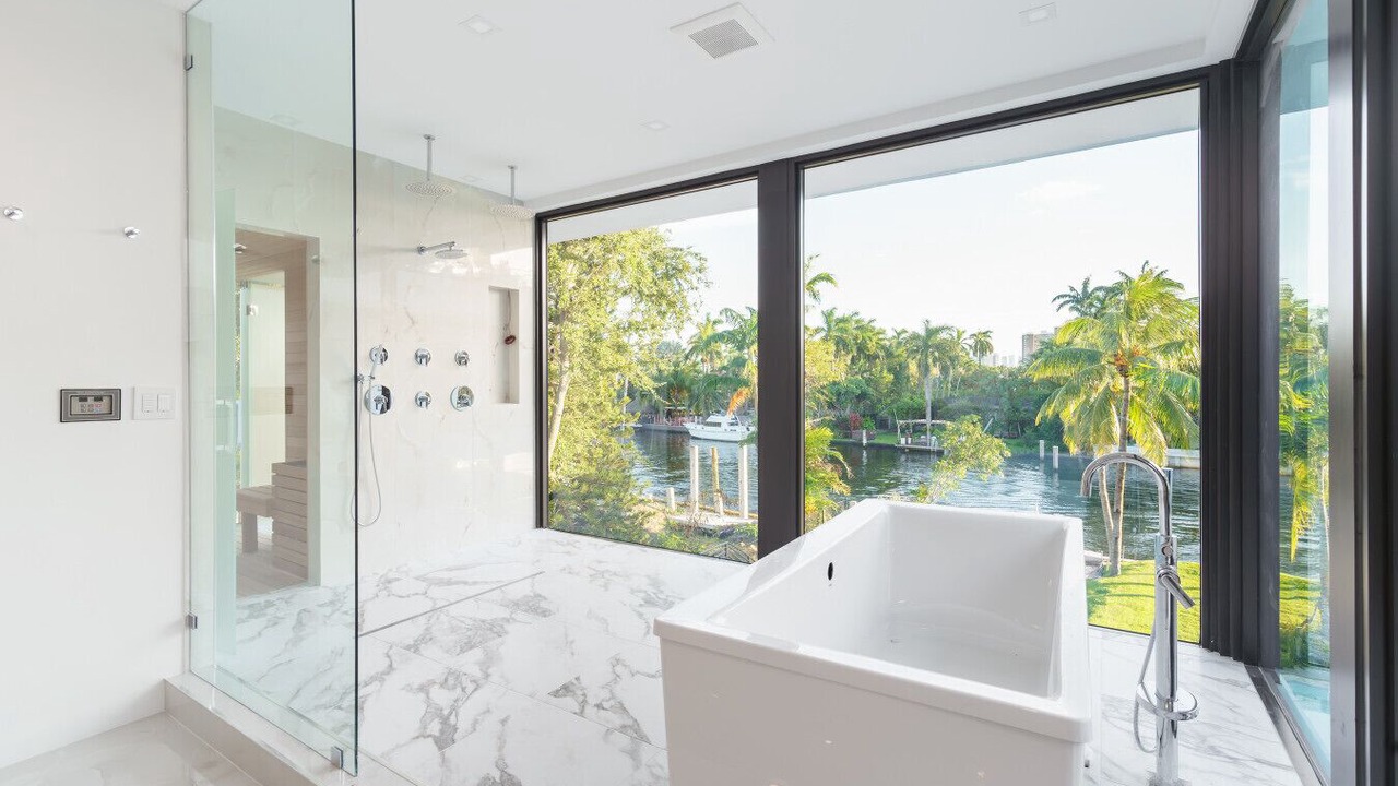 Photo of Bathroom in Bayside Historic District
