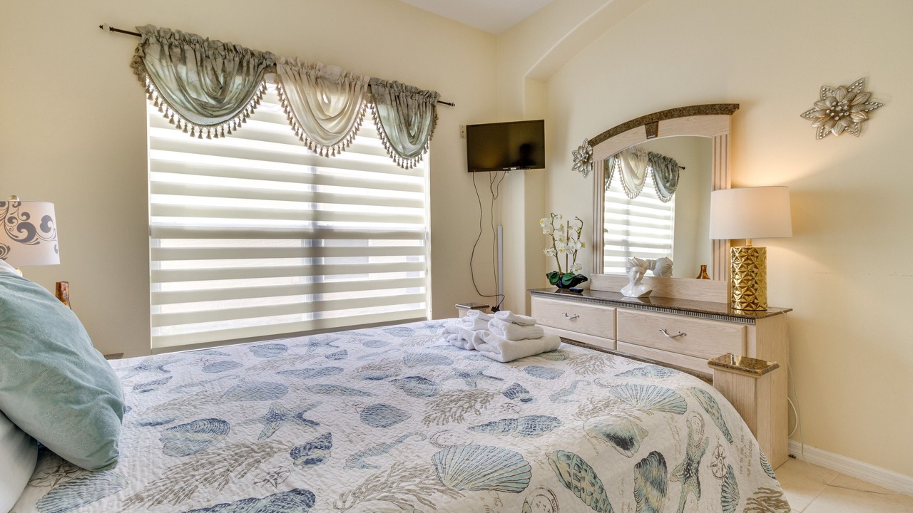 Photo of Bedroom in Tuscan Hills