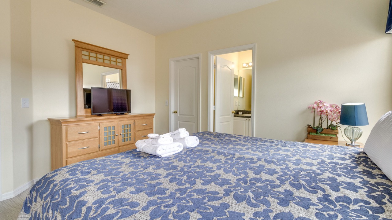 Photo of Bedroom in Tuscan Hills