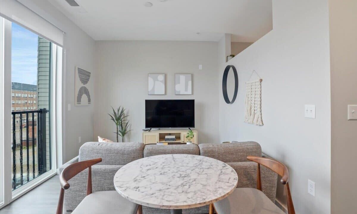 Photo of Livingroom in Lower Lawrenceville