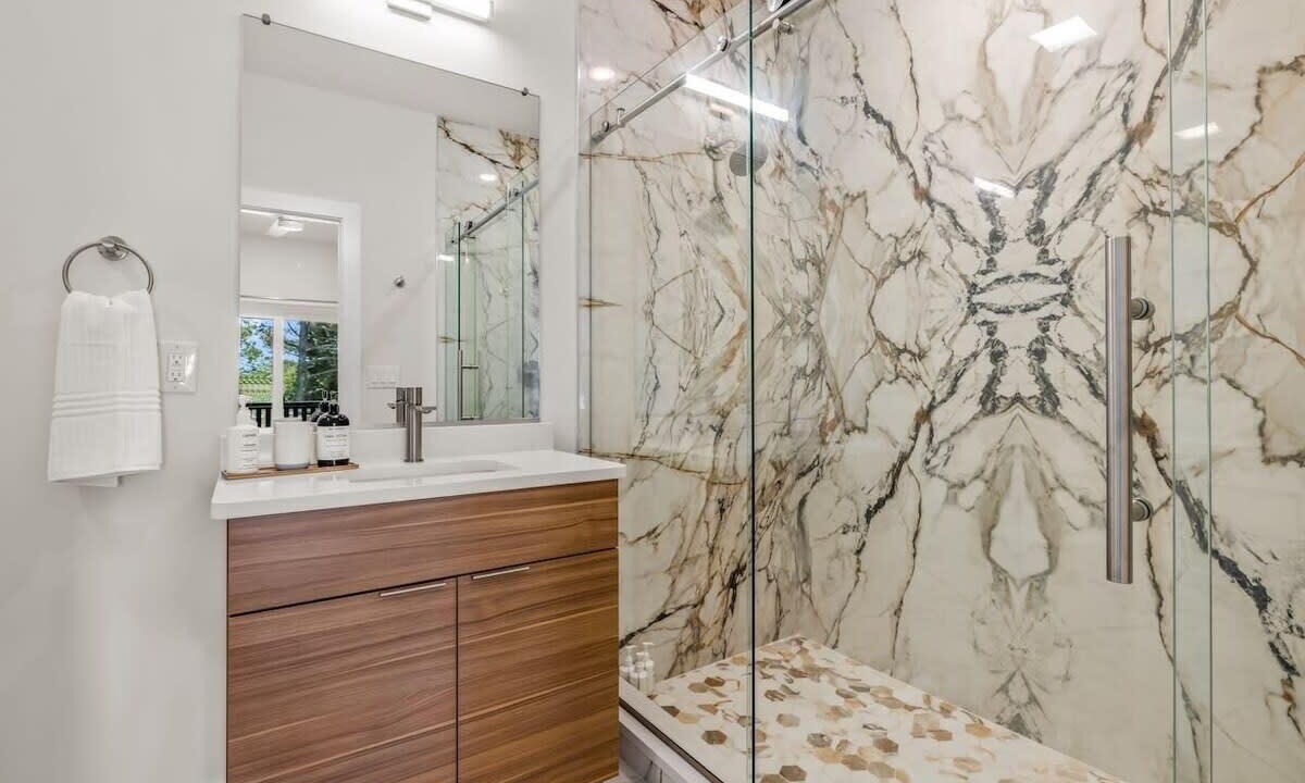Photo of Bathroom in Whalehead Beach