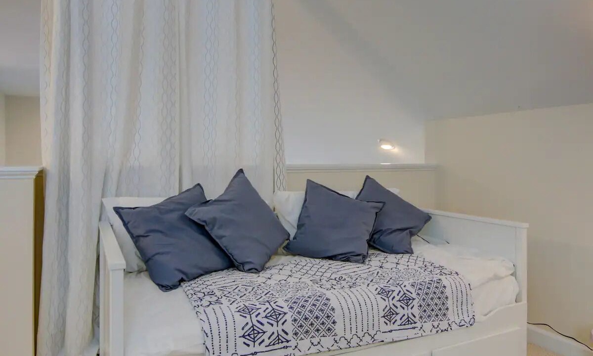Photo of Bedroom in Swann Cove
