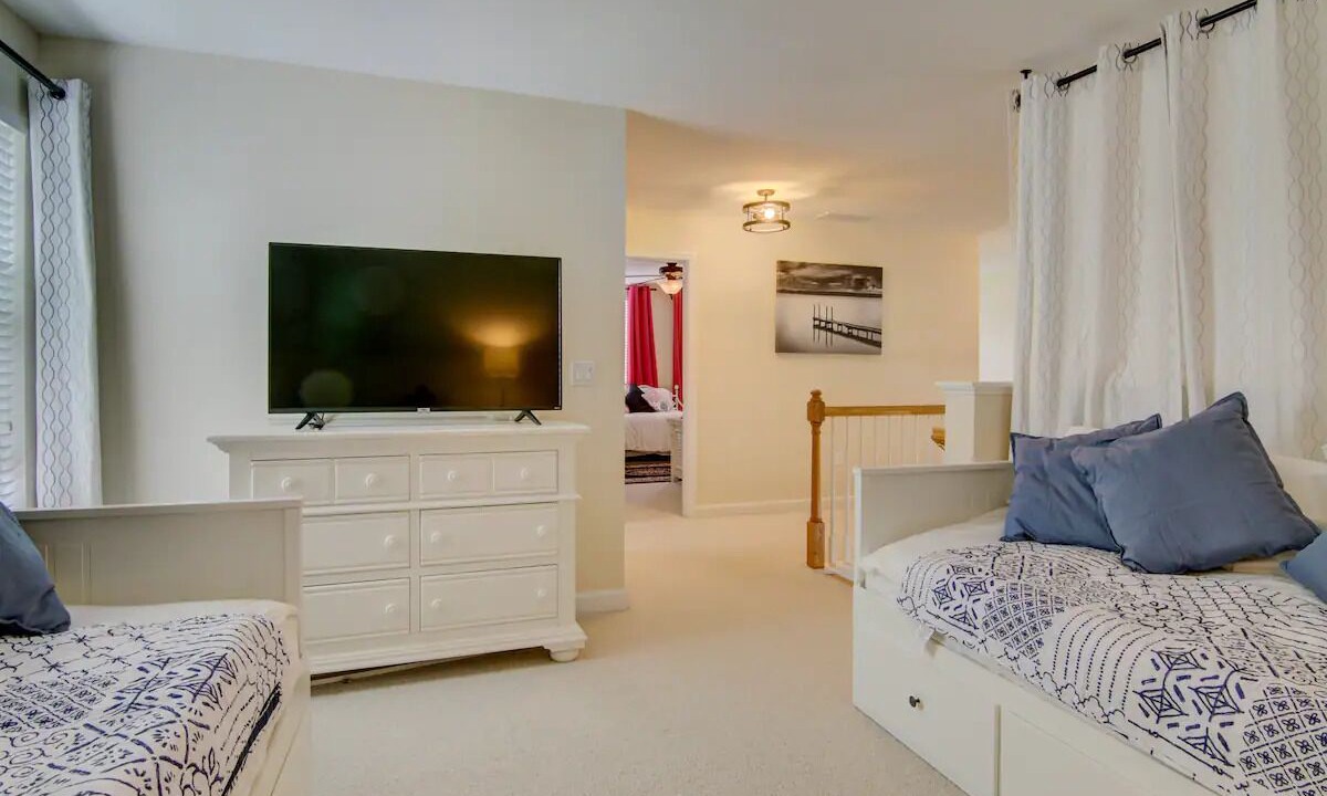 Photo of Bedroom in Swann Cove