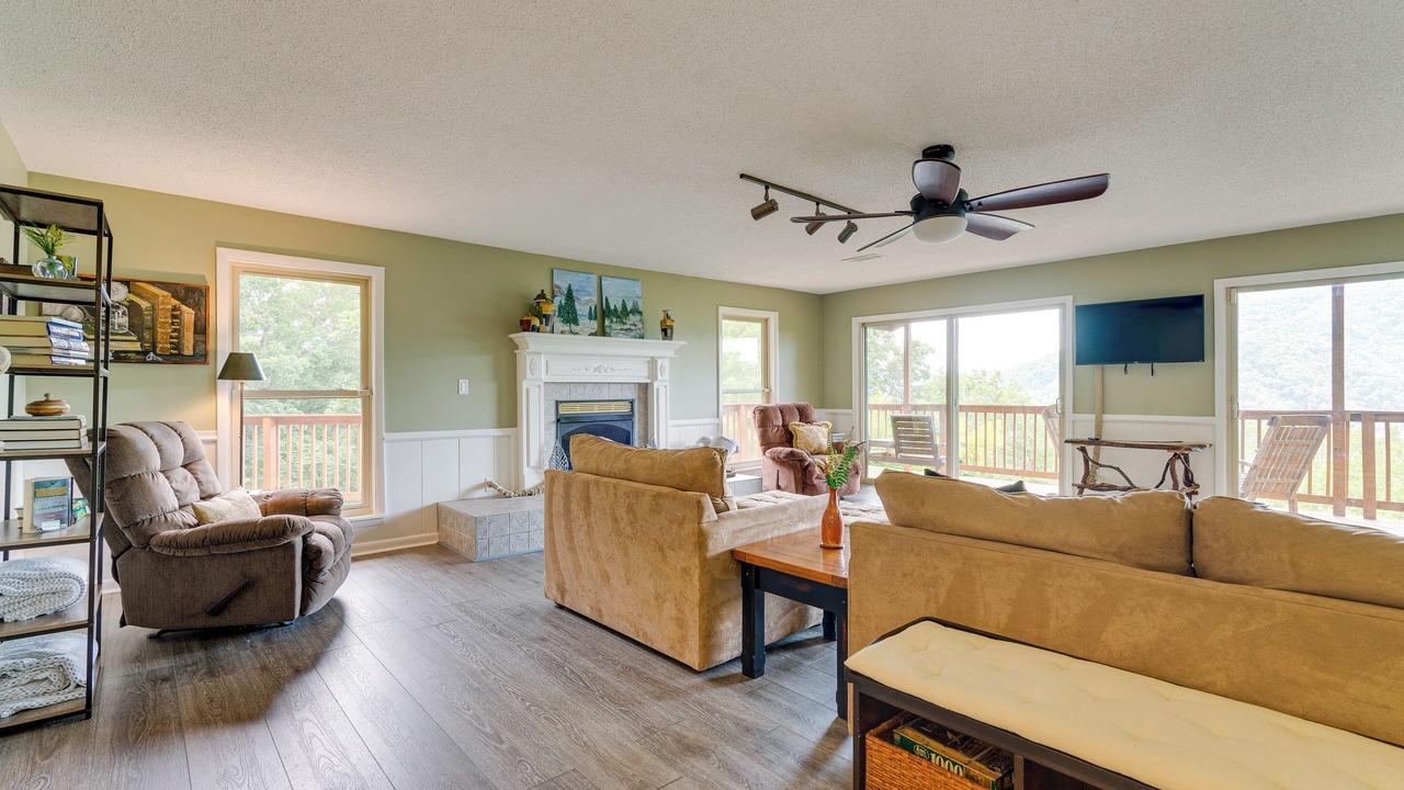 Photo of Livingroom in Robbinsville