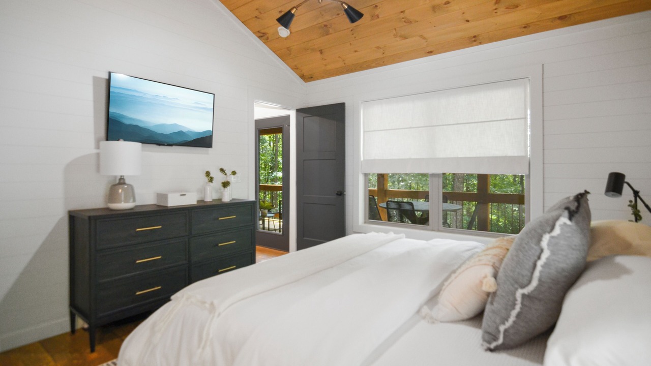 Photo of Bedroom in Cherry Log
