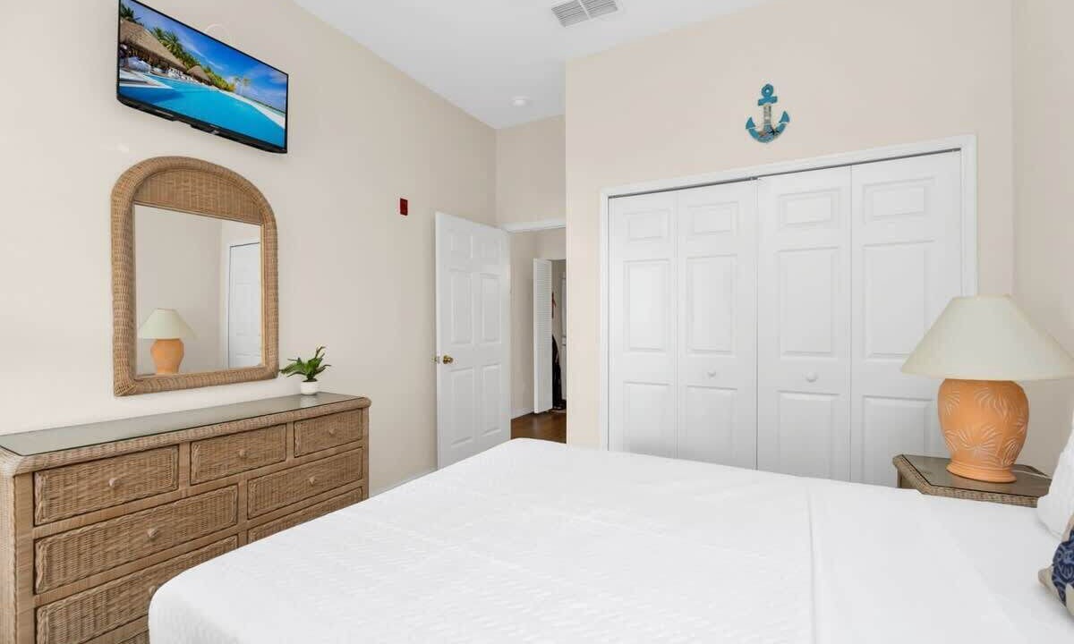 Photo of Bedroom in Bahama Bay