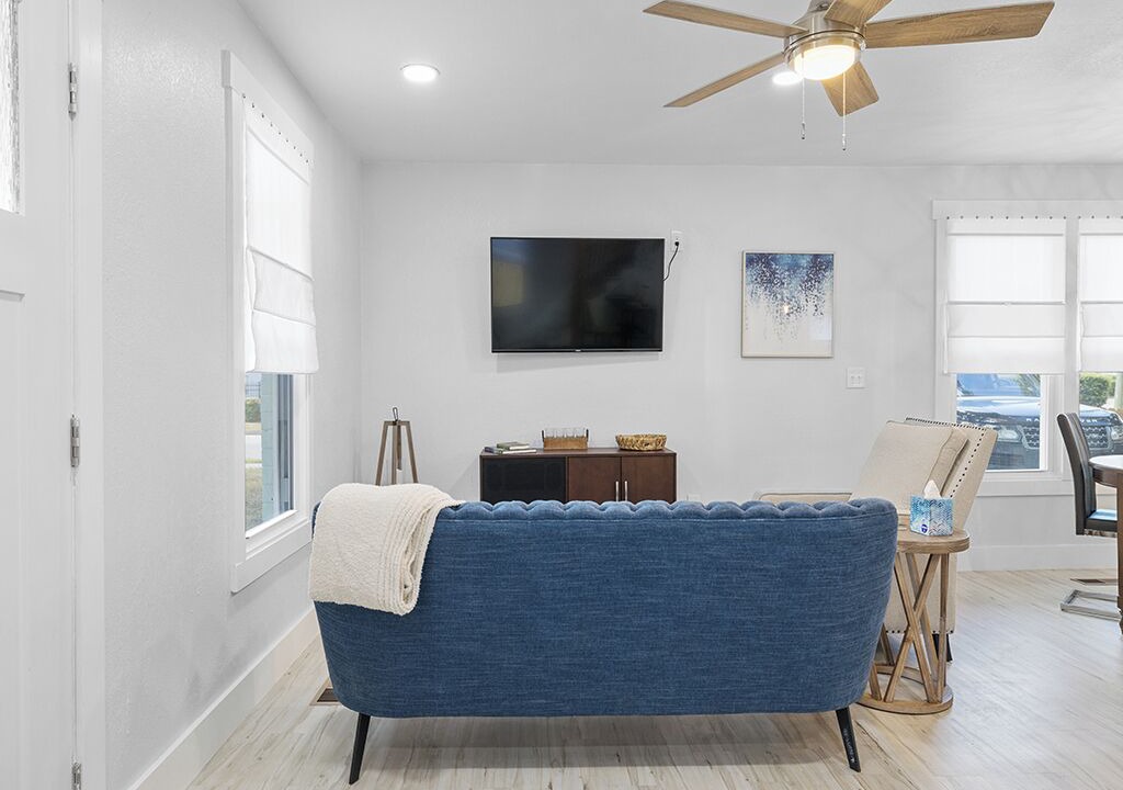 Photo of Livingroom in Northeast Virginia Beach