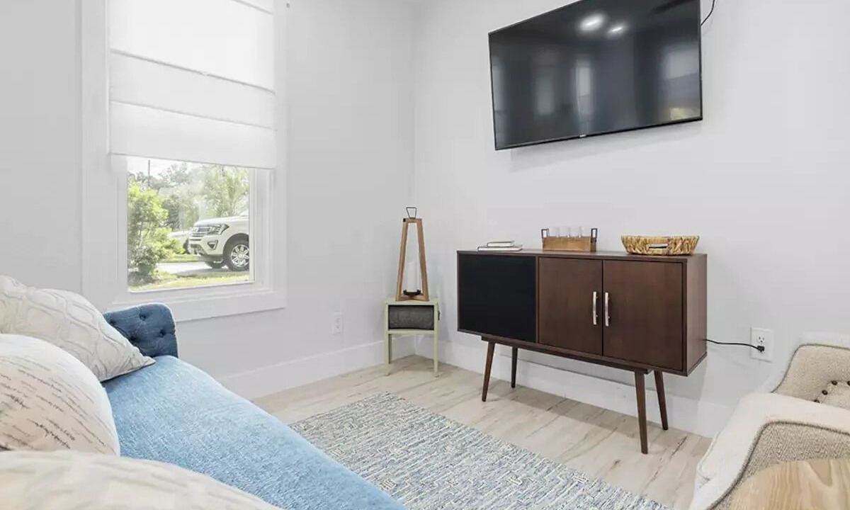Photo of Livingroom in Northeast Virginia Beach
