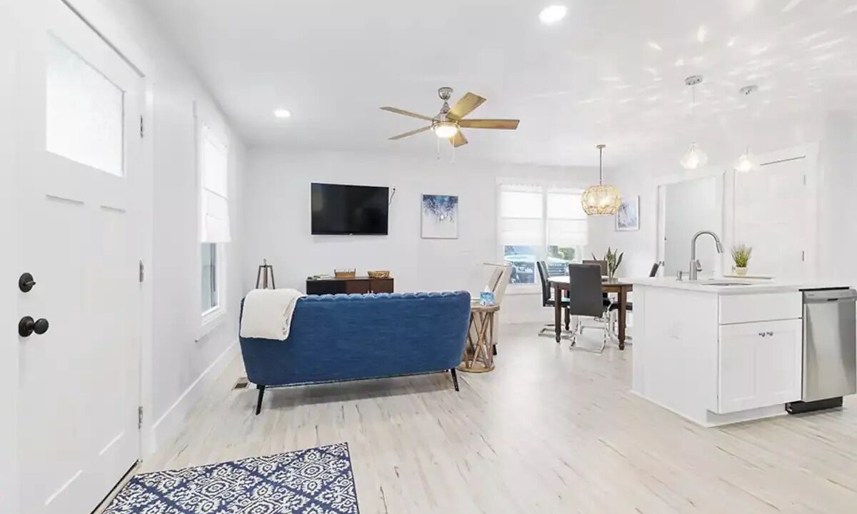Photo of Livingroom in Northeast Virginia Beach