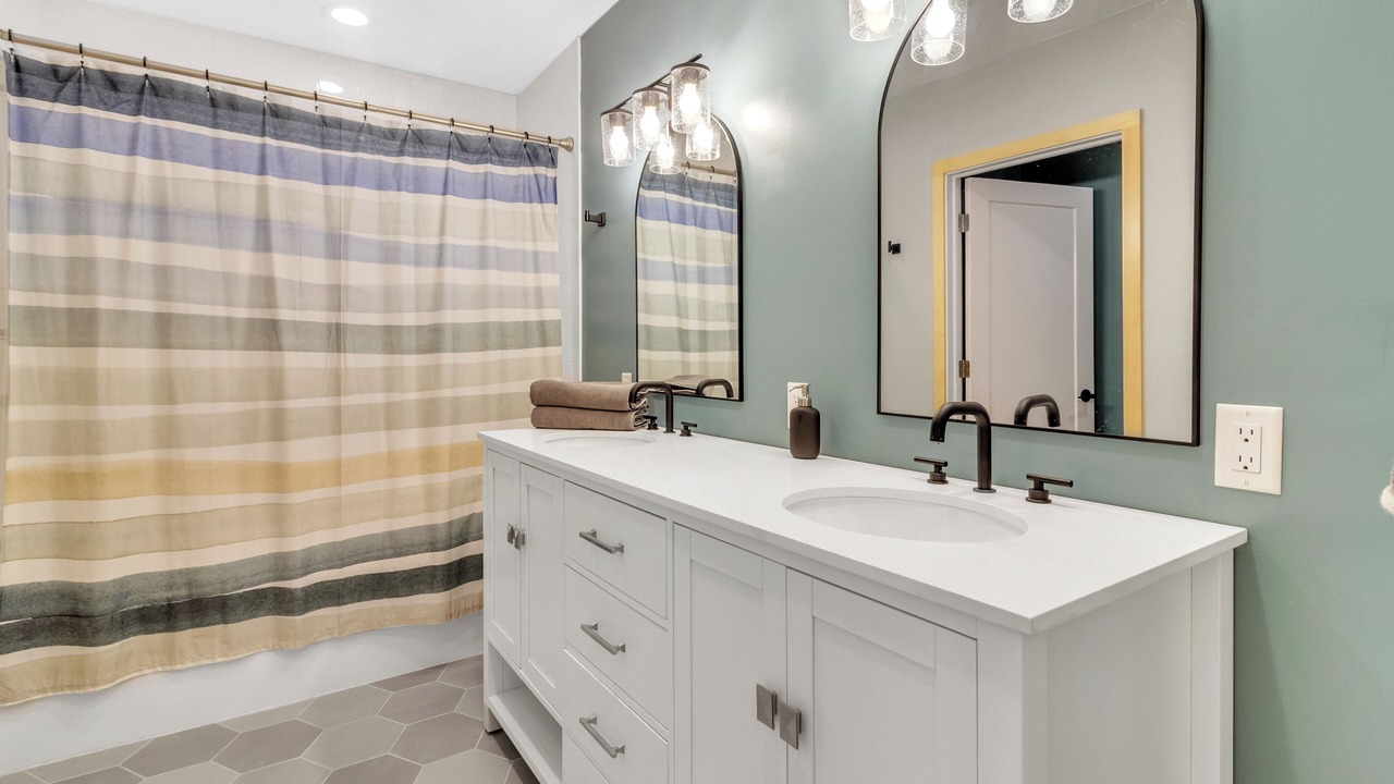 Photo of Bathroom in Putnam Station
