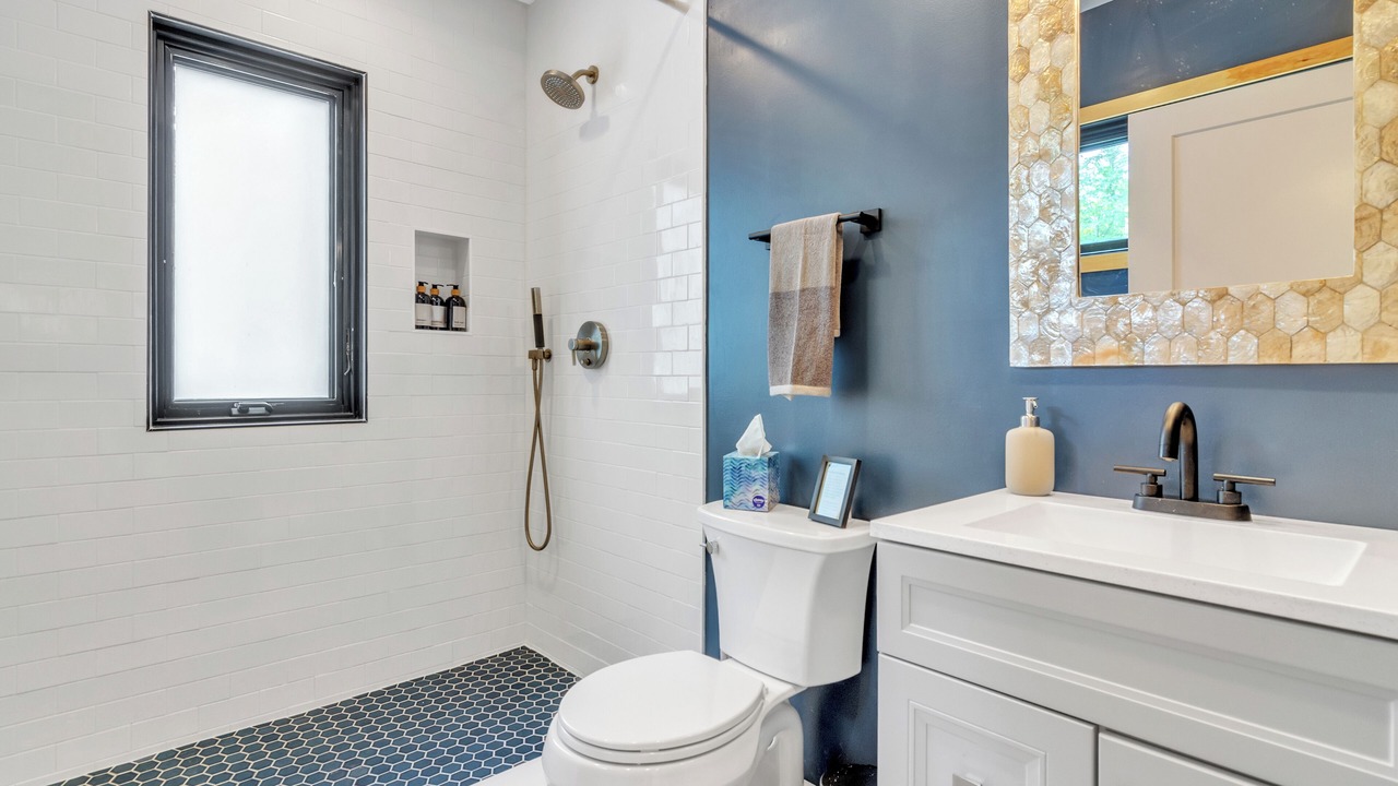 Photo of Bathroom in Putnam Station