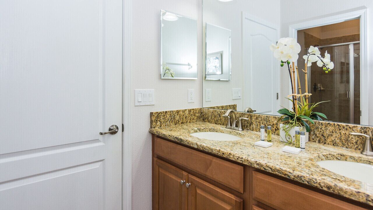 Photo of Bathroom in Lindfields