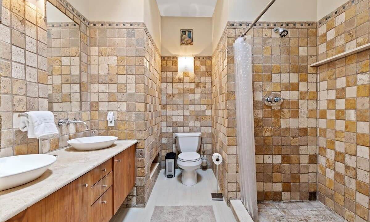 Photo of Bathroom in Stanton Park