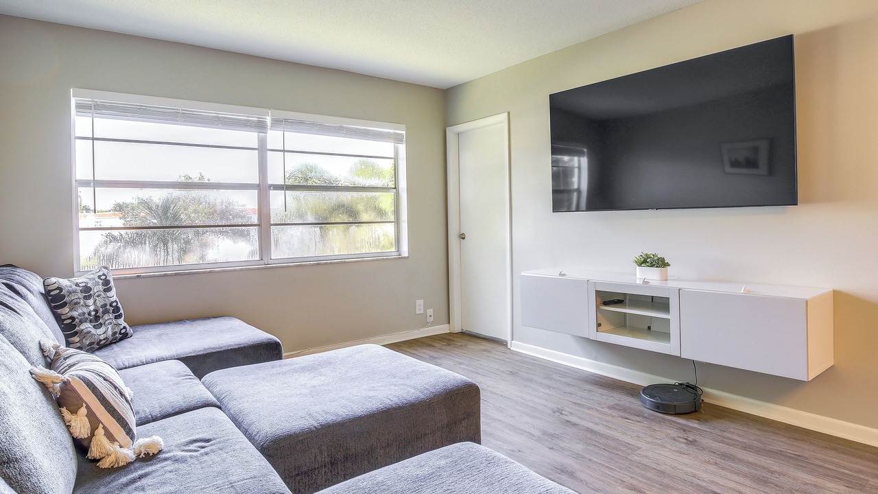 Photo of Bedroom in Lauderhill