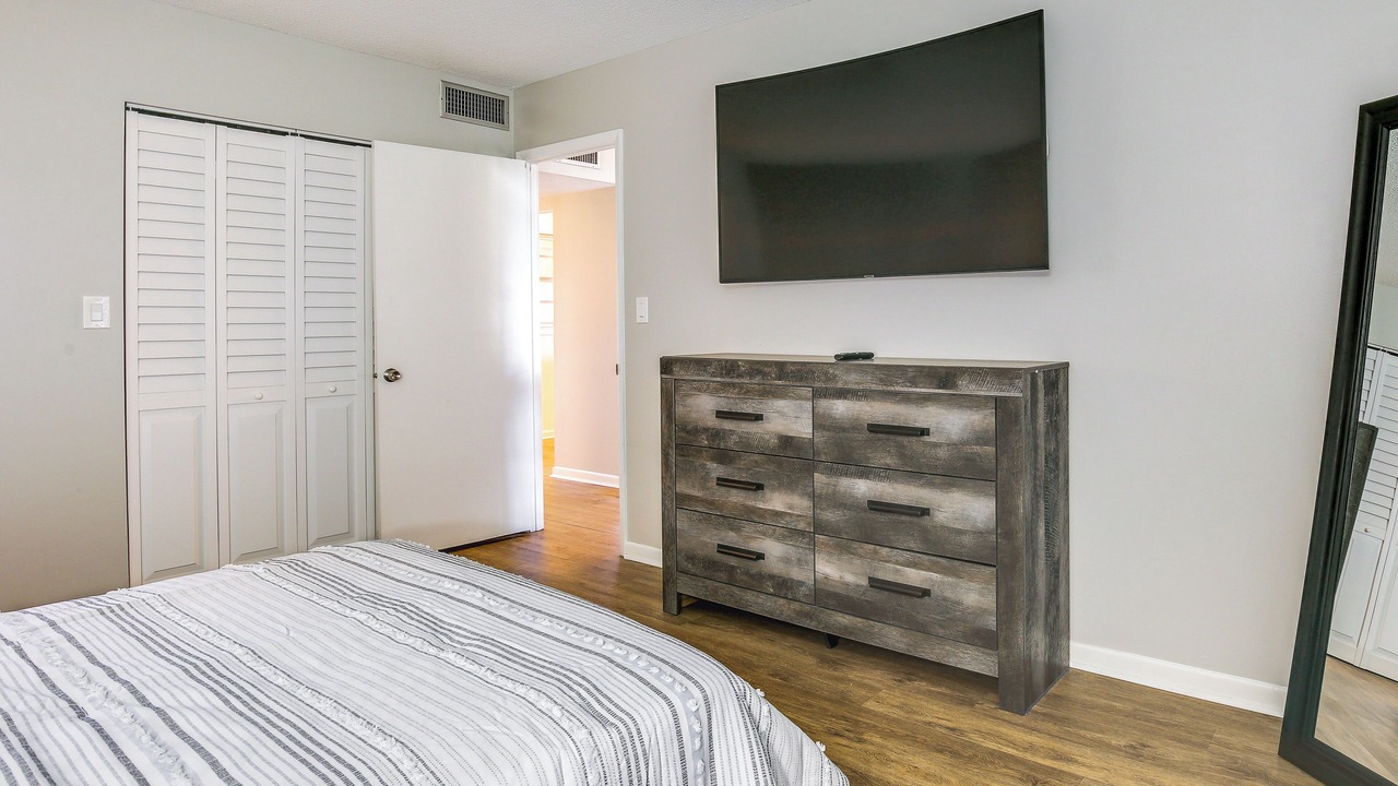 Photo of Bedroom in Lauderhill