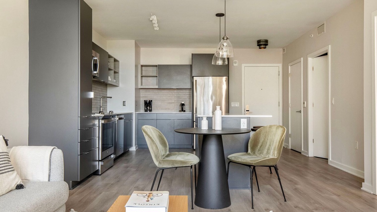 Photo of Livingroom in Crystal City