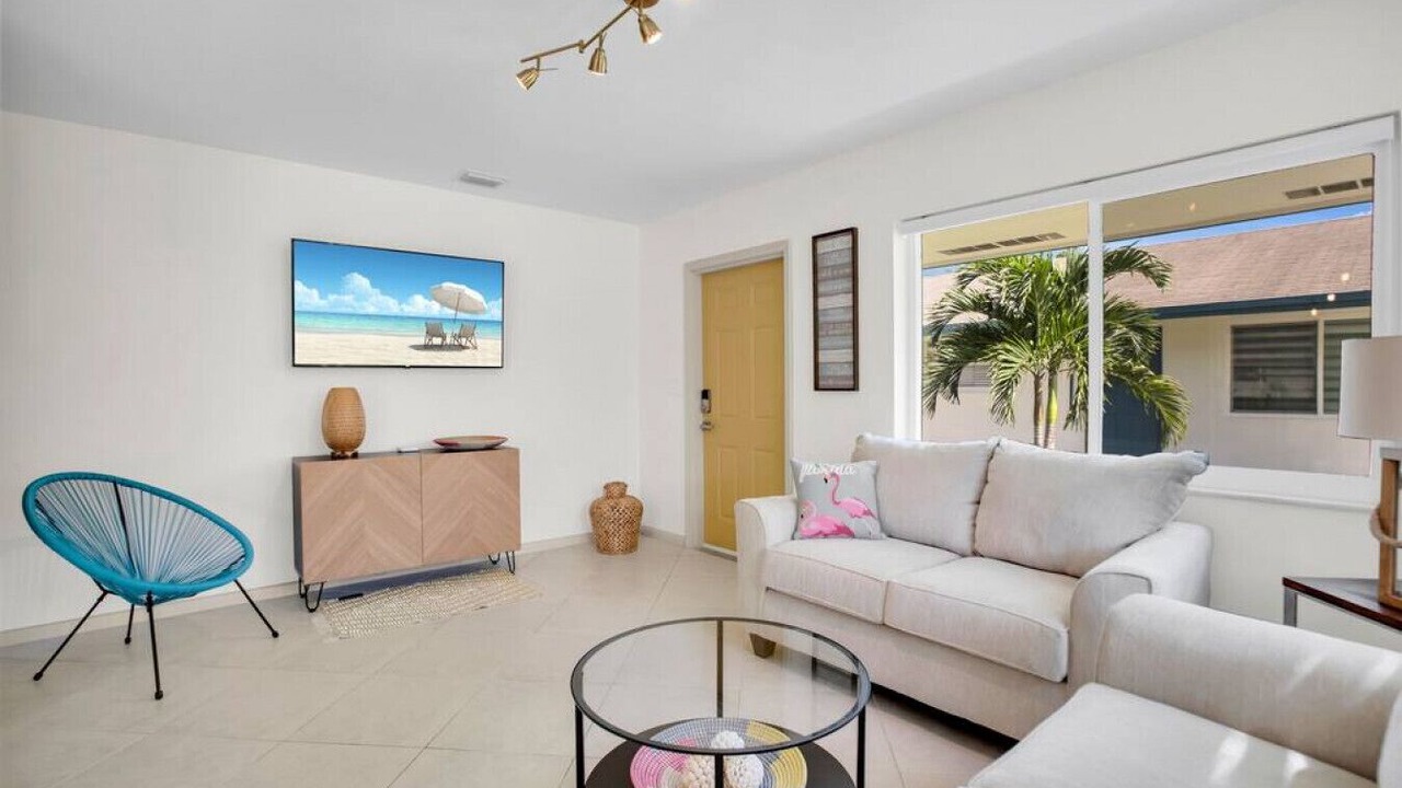 Photo of Livingroom in River Oaks