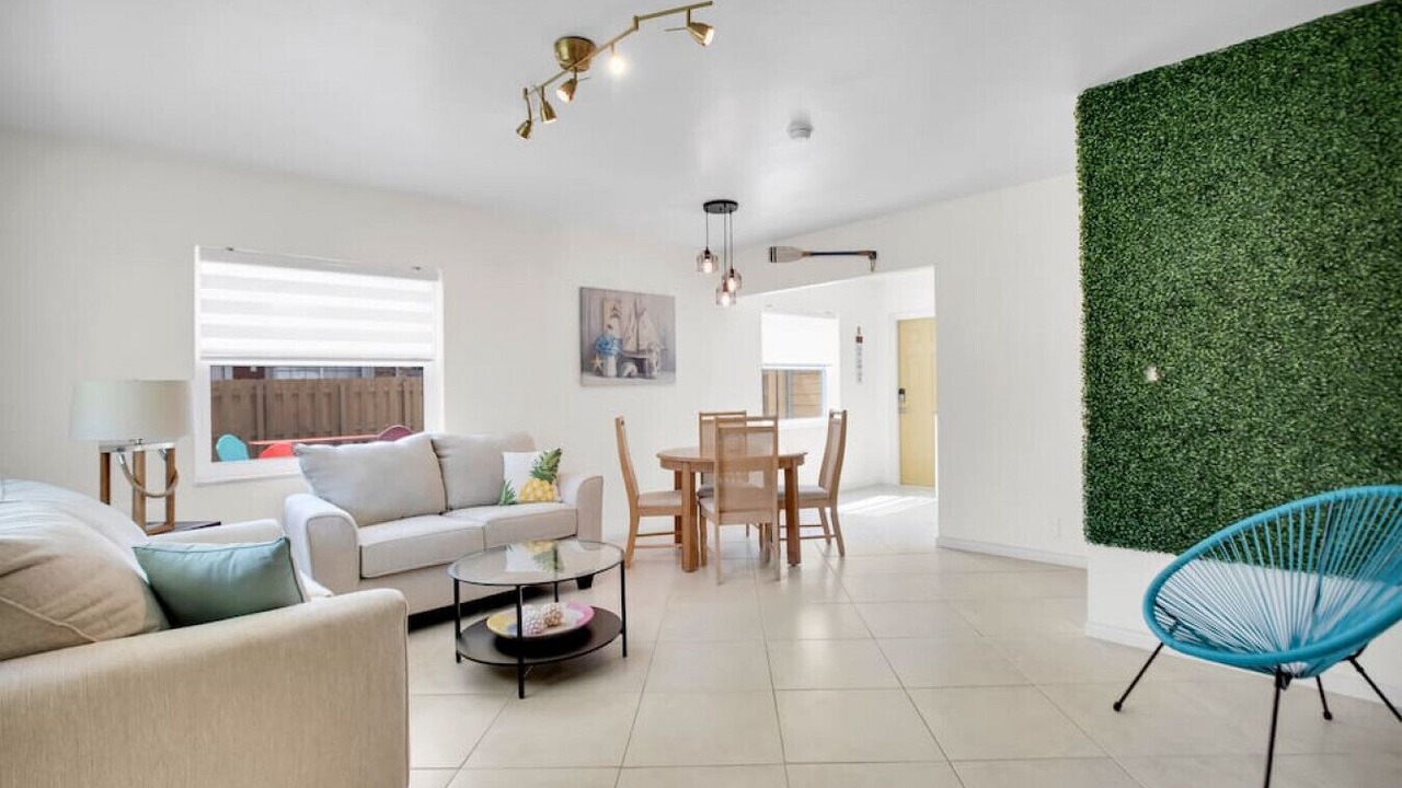Photo of Livingroom in River Oaks