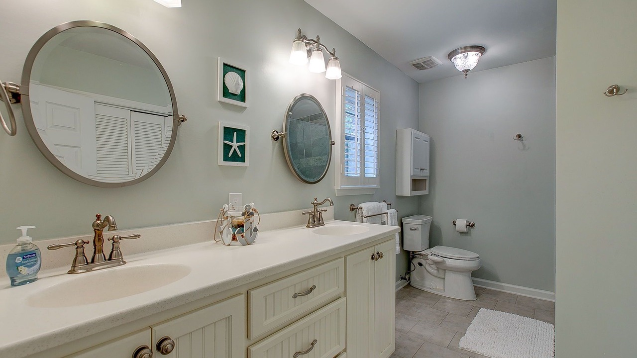 Photo of Bathroom in Saint Simons Island