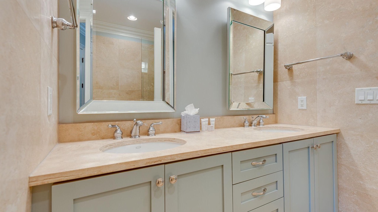 Photo of Bathroom in Baytowne Wharf