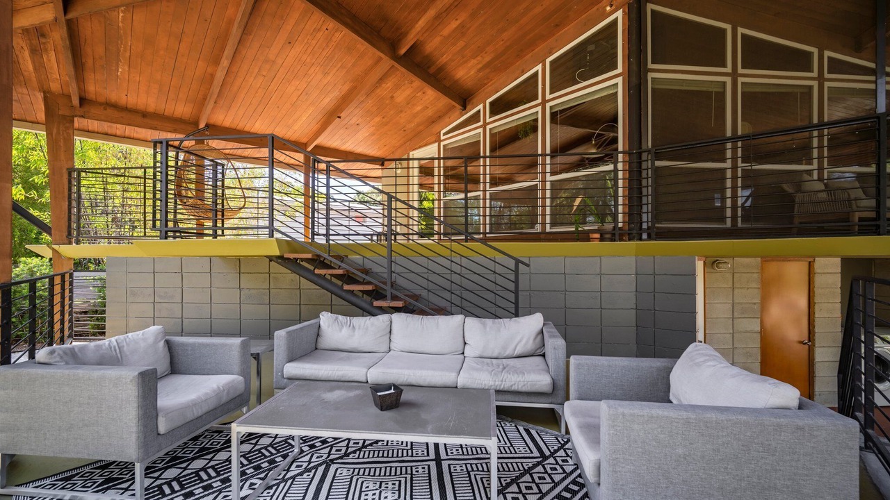 Photo of Patio Balcony in Greater Pinellas Point