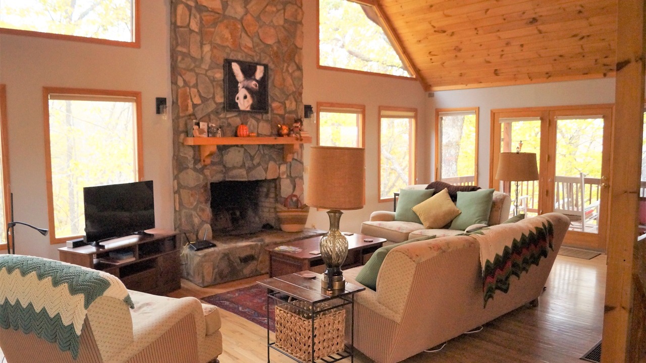 Photo of Bedroom in Piney Creek