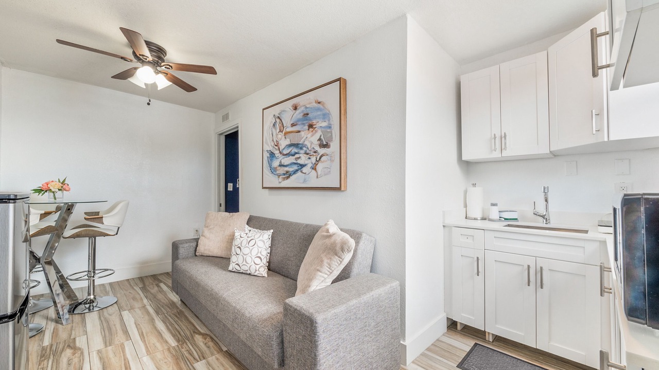 Photo of Livingroom in Ludlam