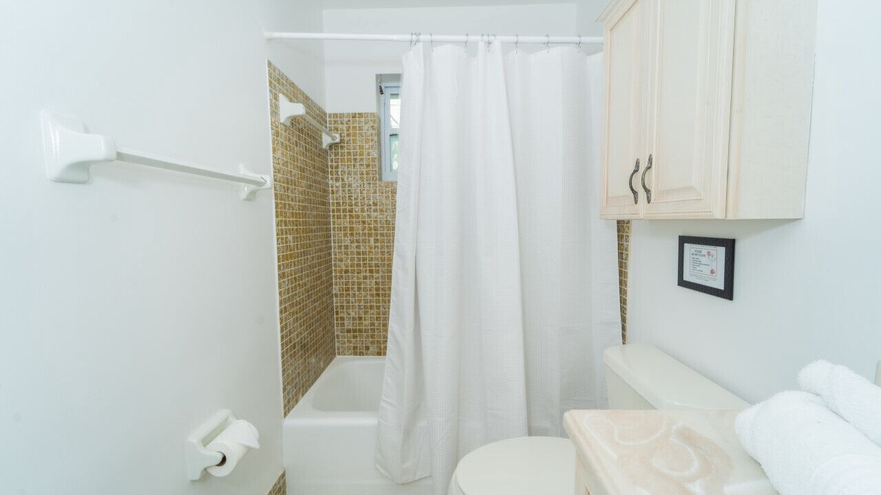 Photo of Bathroom in Bermuda Riviera